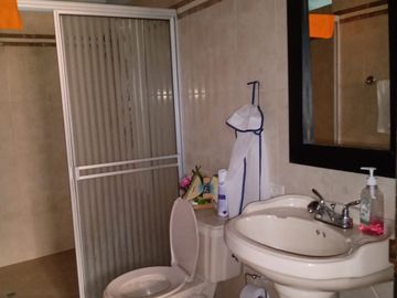 VENTA CASA  TRES PISOS YUMBO -DOS APARTAMENTOS