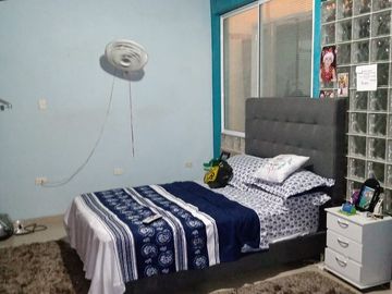 VENTA CASA  TRES PISOS YUMBO -DOS APARTAMENTOS