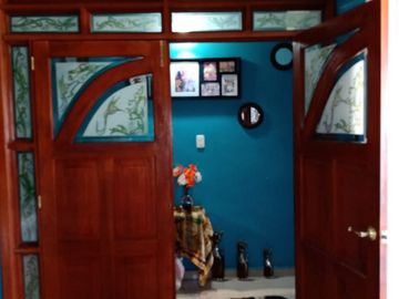 VENTA CASA  TRES PISOS YUMBO -DOS APARTAMENTOS