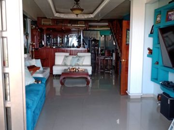 VENTA CASA  TRES PISOS YUMBO -DOS APARTAMENTOS