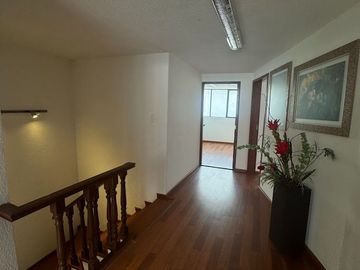 VENTA DE CASA ZONA LA PAZ (Adecuada para oficina)