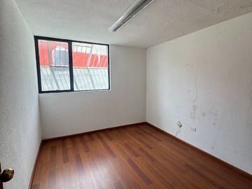 VENTA DE CASA ZONA LA PAZ (Adecuada para oficina)