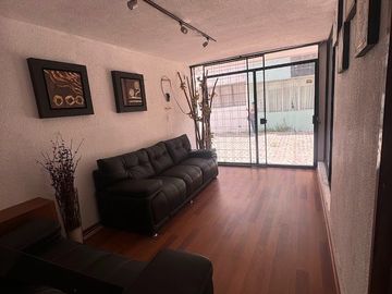 VENTA DE CASA ZONA LA PAZ (Adecuada para oficina)