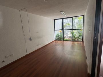 VENTA DE CASA ZONA LA PAZ (Adecuada para oficina)