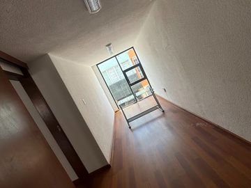 VENTA DE CASA ZONA LA PAZ (Adecuada para oficina)