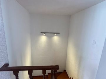 VENTA DE CASA ZONA LA PAZ (Adecuada para oficina)