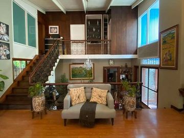 Split-Level House w/ 6-Bedrooms for Sale in Little Baguio, San Juan City