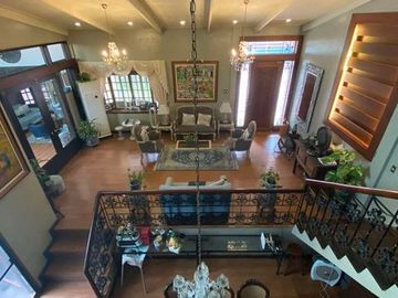 Split-Level House w/ 6-Bedrooms for Sale in Little Baguio, San Juan City
