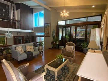 Split-Level House w/ 6-Bedrooms for Sale in Little Baguio, San Juan City