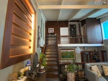 Split-Level House w/ 6-Bedrooms for Sale in Little Baguio, San Juan City