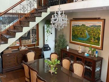 Split-Level House w/ 6-Bedrooms for Sale in Little Baguio, San Juan City