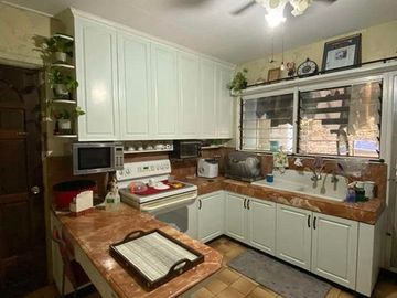 Split-Level House w/ 6-Bedrooms for Sale in Little Baguio, San Juan City