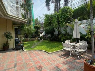 Split-Level House w/ 6-Bedrooms for Sale in Little Baguio, San Juan City