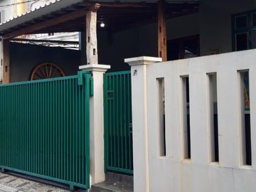 Disewakan CEPAT, Rumah 1 Lt, Rapi, Bagus, Row 2 Mobil, Kelapa Gading