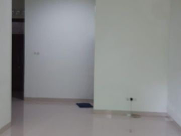 Disewakan CEPAT, Rumah 1 Lt, Rapi, Bagus, Row 2 Mobil, Kelapa Gading