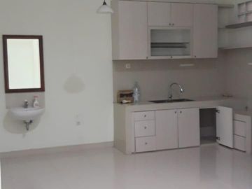 Disewakan CEPAT, Rumah 1 Lt, Rapi, Bagus, Row 2 Mobil, Kelapa Gading