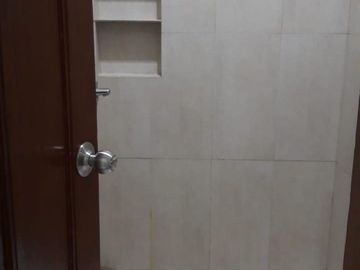 Disewakan CEPAT, Rumah 1 Lt, Rapi, Bagus, Row 2 Mobil, Kelapa Gading