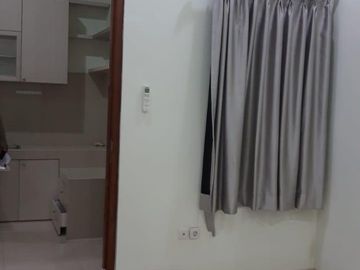 Disewakan CEPAT, Rumah 1 Lt, Rapi, Bagus, Row 2 Mobil, Kelapa Gading