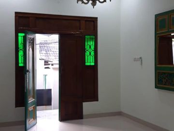 Disewakan CEPAT, Rumah 1 Lt, Rapi, Bagus, Row 2 Mobil, Kelapa Gading