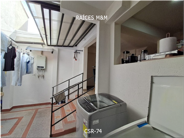 VENDO ESPECTÁCULAR CASA DE 236 MTS2, DE 3 NIVELES, 7 HABITACIONES AMPLIAS.