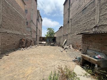 Venta de casa como Terreno en San Juan de miraflores