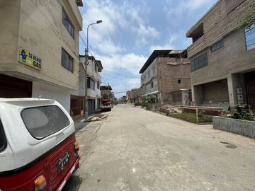 Venta de casa como Terreno en San Juan de miraflores