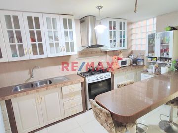 Amplio Departamento En 1Er Piso En Santa Anita A Minutos De Real Plaza Puruchuco