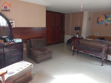 Casa de venta en Otavalo, centro, 4 plantas, 322 m2