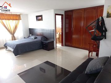 Casa de venta en Otavalo, centro, 4 plantas, 322 m2