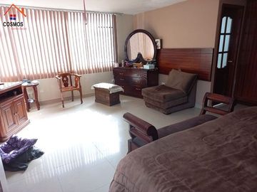 Casa de venta en Otavalo, centro, 4 plantas, 322 m2