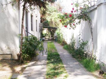 En venta excelente casa servicios profesionales o residencial en Providencia. Destino comercial.
