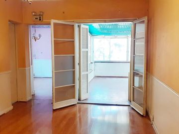 En venta excelente casa servicios profesionales o residencial en Providencia. Destino comercial.