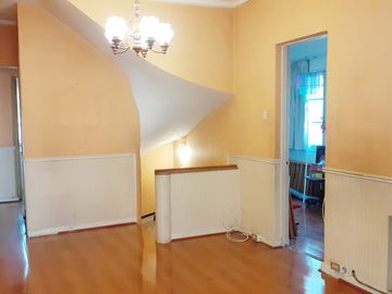 En venta excelente casa servicios profesionales o residencial en Providencia. Destino comercial.