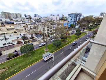 🏡 En Venta: Moderno Departamento En Casimiro Ulloa, Miraflores 🌆