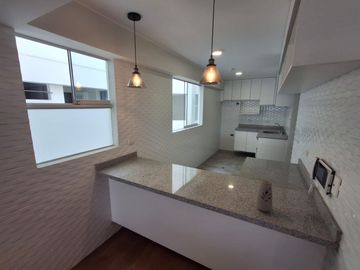 🏡 En Venta: Moderno Departamento En Casimiro Ulloa, Miraflores 🌆