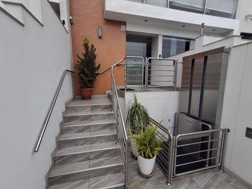 🏡 En Venta: Moderno Departamento En Casimiro Ulloa, Miraflores 🌆