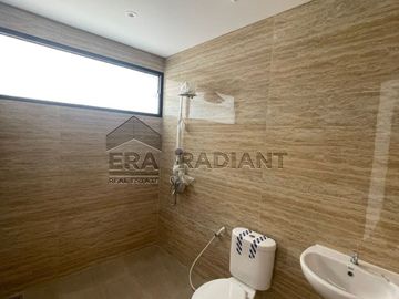 Dijual Rumah Baru di Cluster Bintaro Sektor 9 – One Gate System, Kolam Renang Pribadi