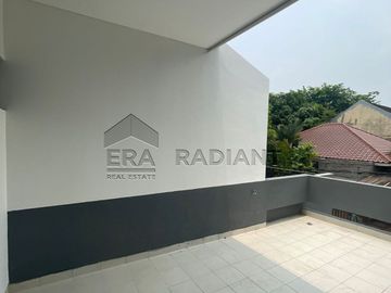 Dijual Rumah Baru di Cluster Bintaro Sektor 9 – One Gate System, Kolam Renang Pribadi