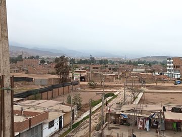 Venta de casa de 3 pisos e Puente Piedra