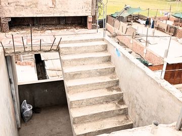 Venta de casa de 3 pisos e Puente Piedra