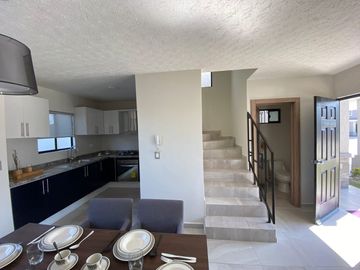 Tu Hogar Ideal: En Venta Casa de 2 habitaciones en PACHUCA con CISTERNA y COCINA de REGALO 🎁