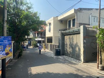DIJUAL  RUMAH KOSAN 2 1/2 LANTAI BANGUNAN 2024 BANGKA  JAKARTA SELATAN