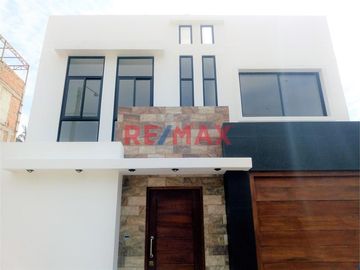 Casa De Estreno En Palmeras De Centenario En Venta. ID:1115126