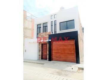 Casa De Estreno En Palmeras De Centenario En Venta. ID:1115126