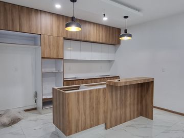 casa en venta en explanada sur Pachuca, con 3 recámaras, estudio con baño, multifuncional con baño, roof con pérgola y asador