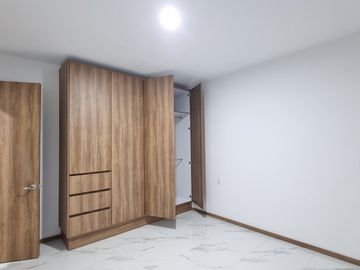 casa en venta en explanada sur Pachuca, con 3 recámaras, estudio con baño, multifuncional con baño, roof con pérgola y asador
