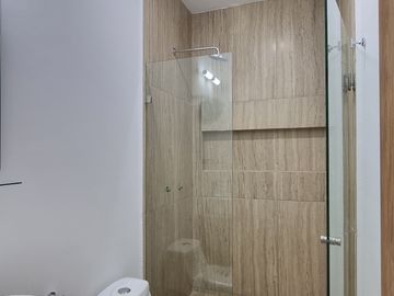 casa en venta en explanada sur Pachuca, con 3 recámaras, estudio con baño, multifuncional con baño, roof con pérgola y asador