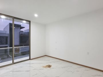 casa en venta en explanada sur Pachuca, con 3 recámaras, estudio con baño, multifuncional con baño, roof con pérgola y asador