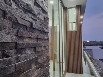 casa en venta en explanada sur Pachuca, con 3 recámaras, estudio con baño, multifuncional con baño, roof con pérgola y asador