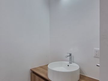 casa en venta en explanada sur Pachuca, con 3 recámaras, estudio con baño, multifuncional con baño, roof con pérgola y asador